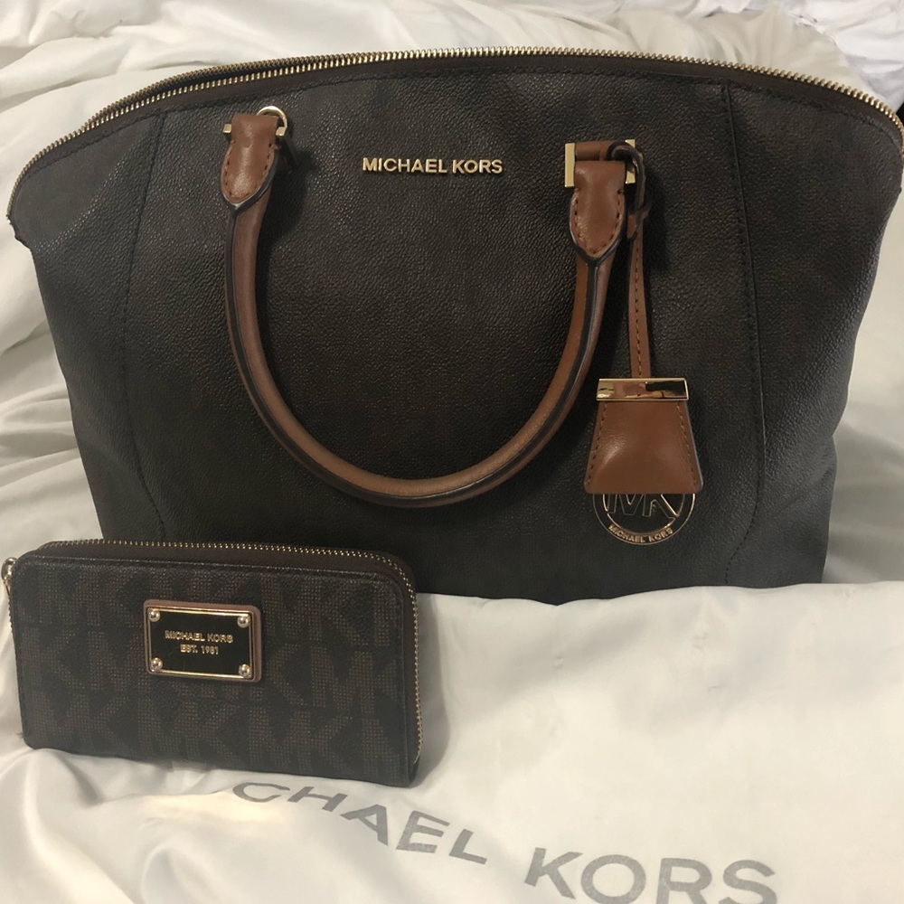 Michael kors purse & matching wallet